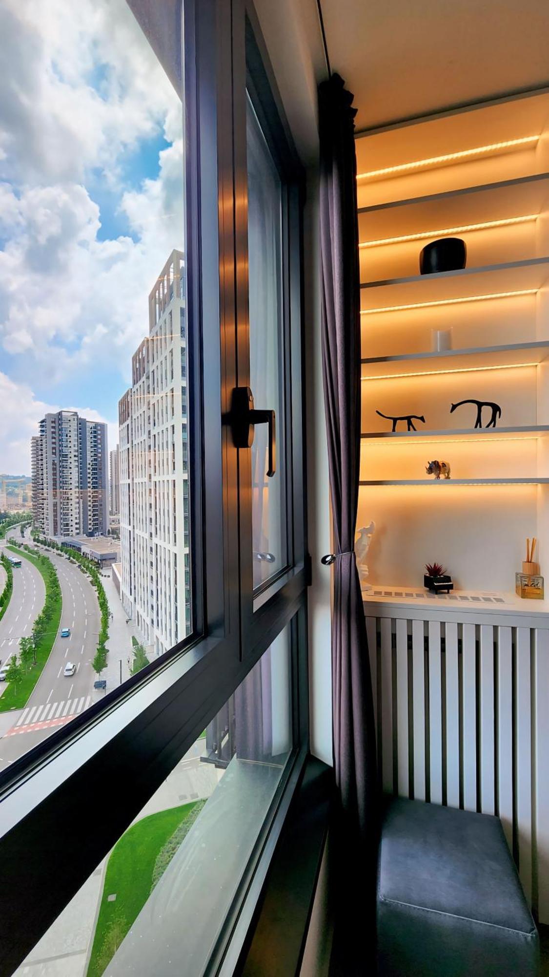 Waterfront 10th Fl Lux Apt. W/ View
